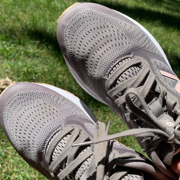 EUC New Balance 520 Breathable Mesh Lightweight Lace-up Running Shoes Size 10 - Picture 6 of 8